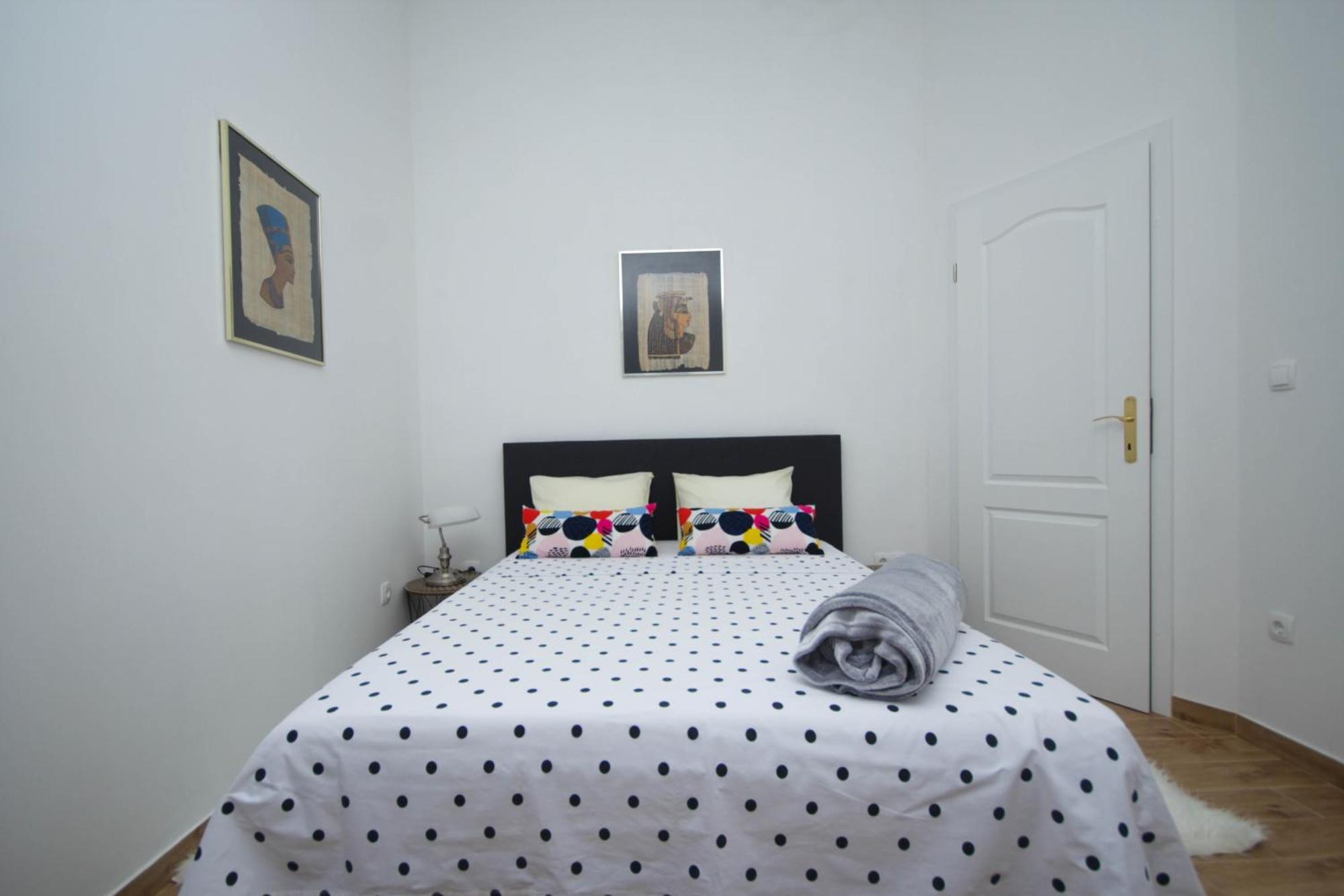 Lola'S Apartments Tribalj Habitación foto