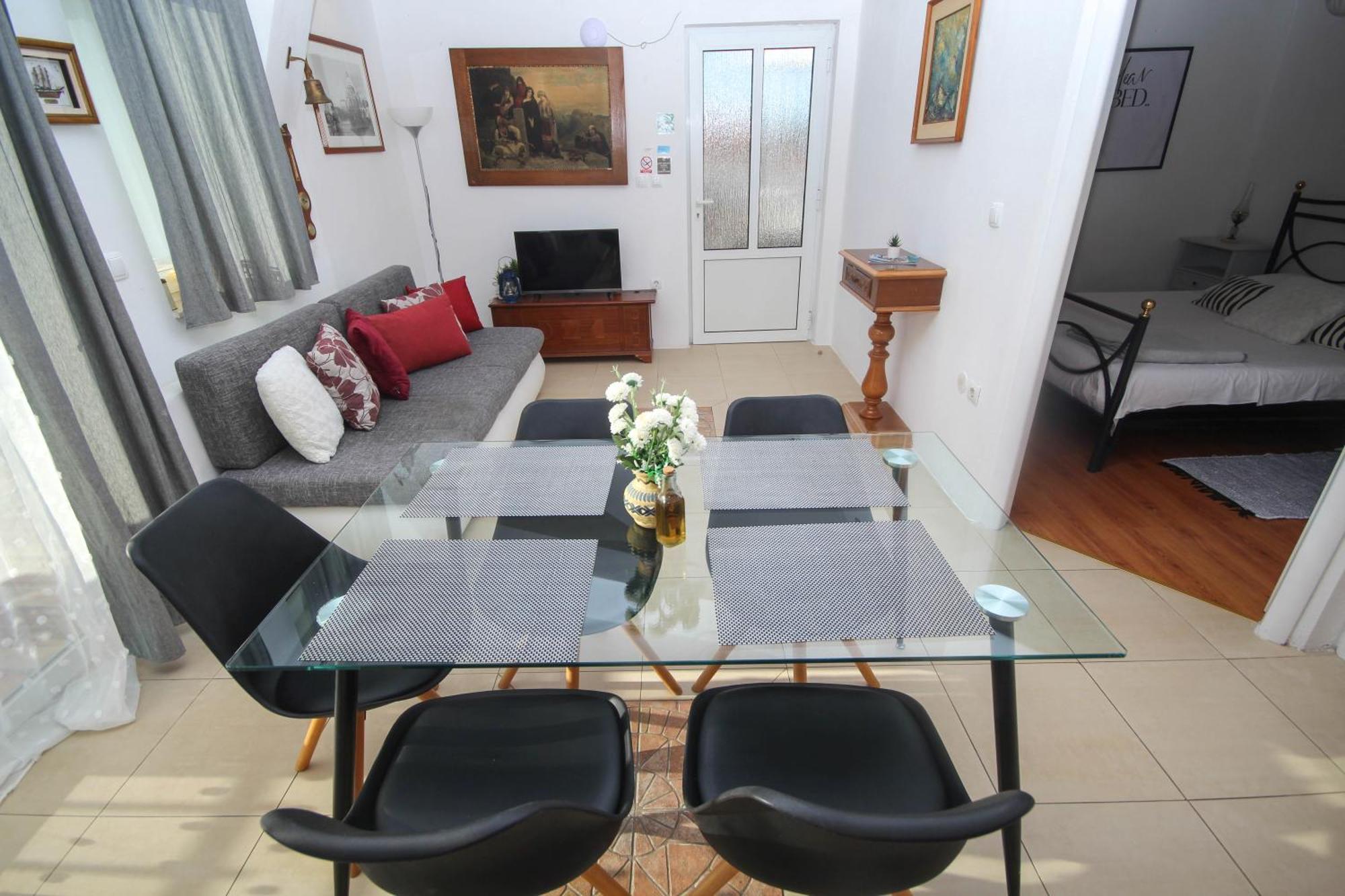 Lola'S Apartments Tribalj Habitación foto